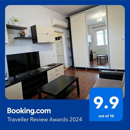 Charming Apartment With Private Terrace Bucarest Extérieur photo