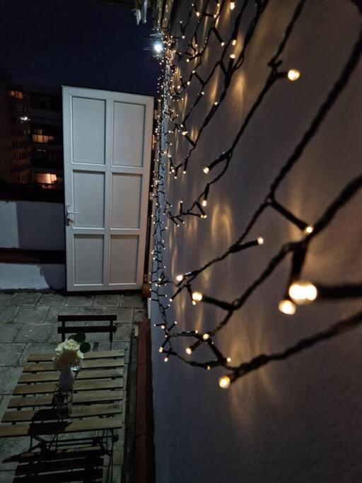 Charming Apartment With Private Terrace Bucarest Extérieur photo