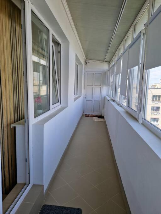 Charming Apartment With Private Terrace Bucarest Extérieur photo