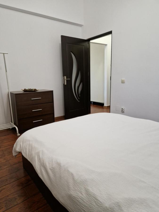 Charming Apartment With Private Terrace Bucarest Extérieur photo