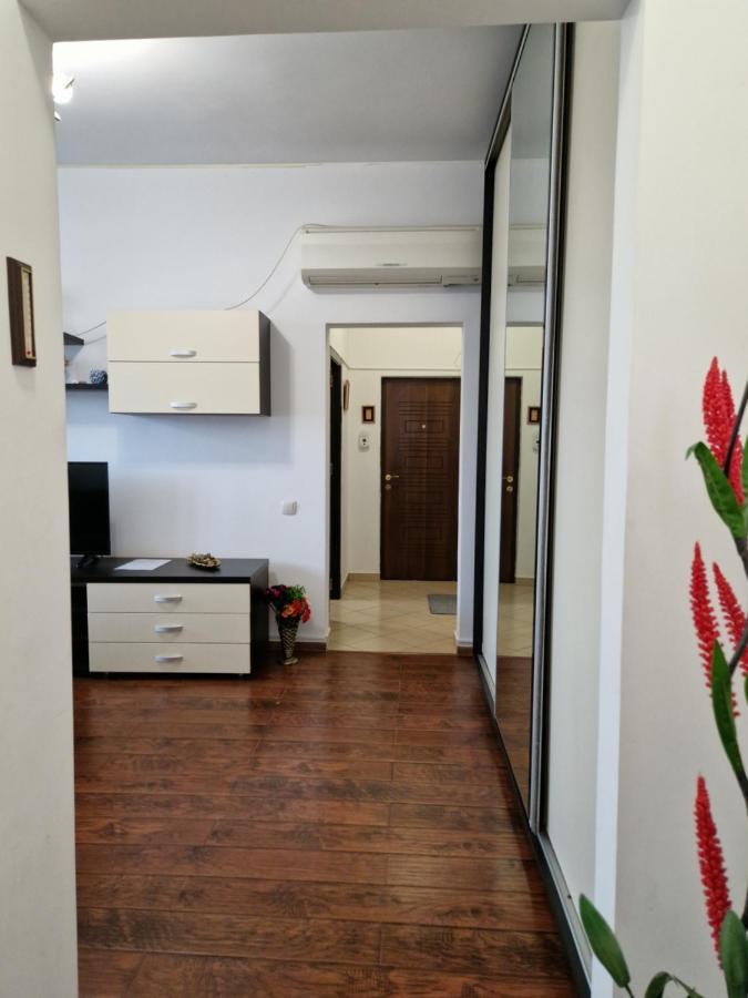 Charming Apartment With Private Terrace Bucarest Extérieur photo